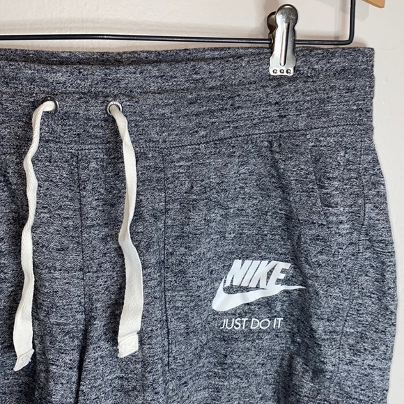 🦋Adorable Grey Nike shorts! - Picture 2 of 9